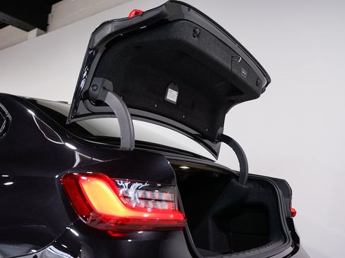 Used 2023 BMW M3 Sedan w/ Executive Package image 17