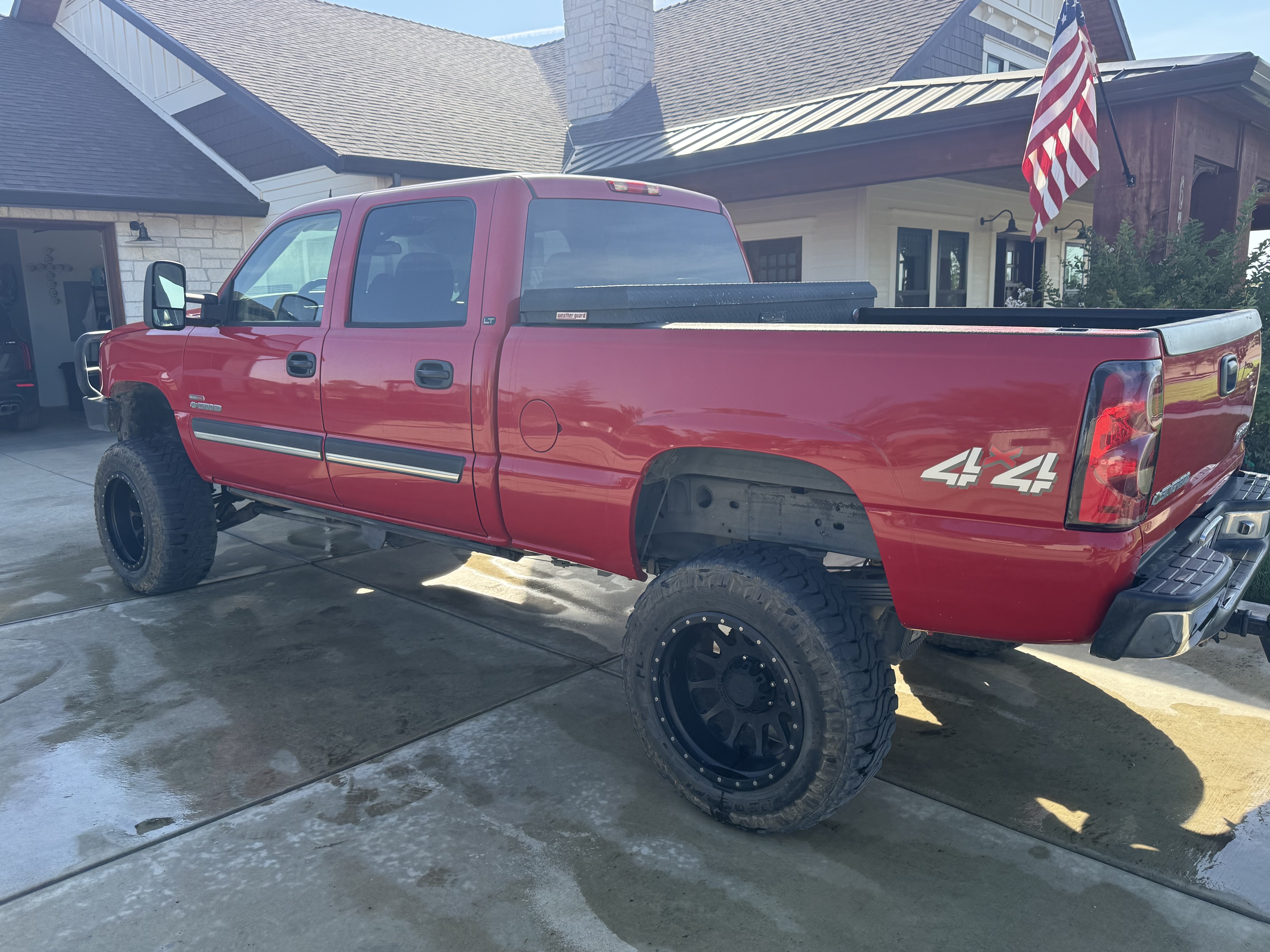 Used 2005 Chevrolet Silverado 2500 LT w/ Heavy-Duty Power Package AWD/4WD image 9