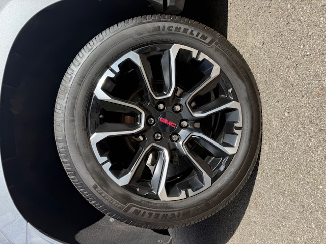 Used 2022 GMC Yukon XL SLT w/ SLT Premium Package AWD/4WD image 6