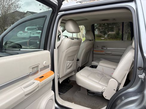 Used 2008 Chrysler Aspen Limited image 17