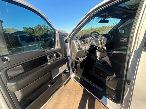 Used 2011 Ford F150 Platinum image 10