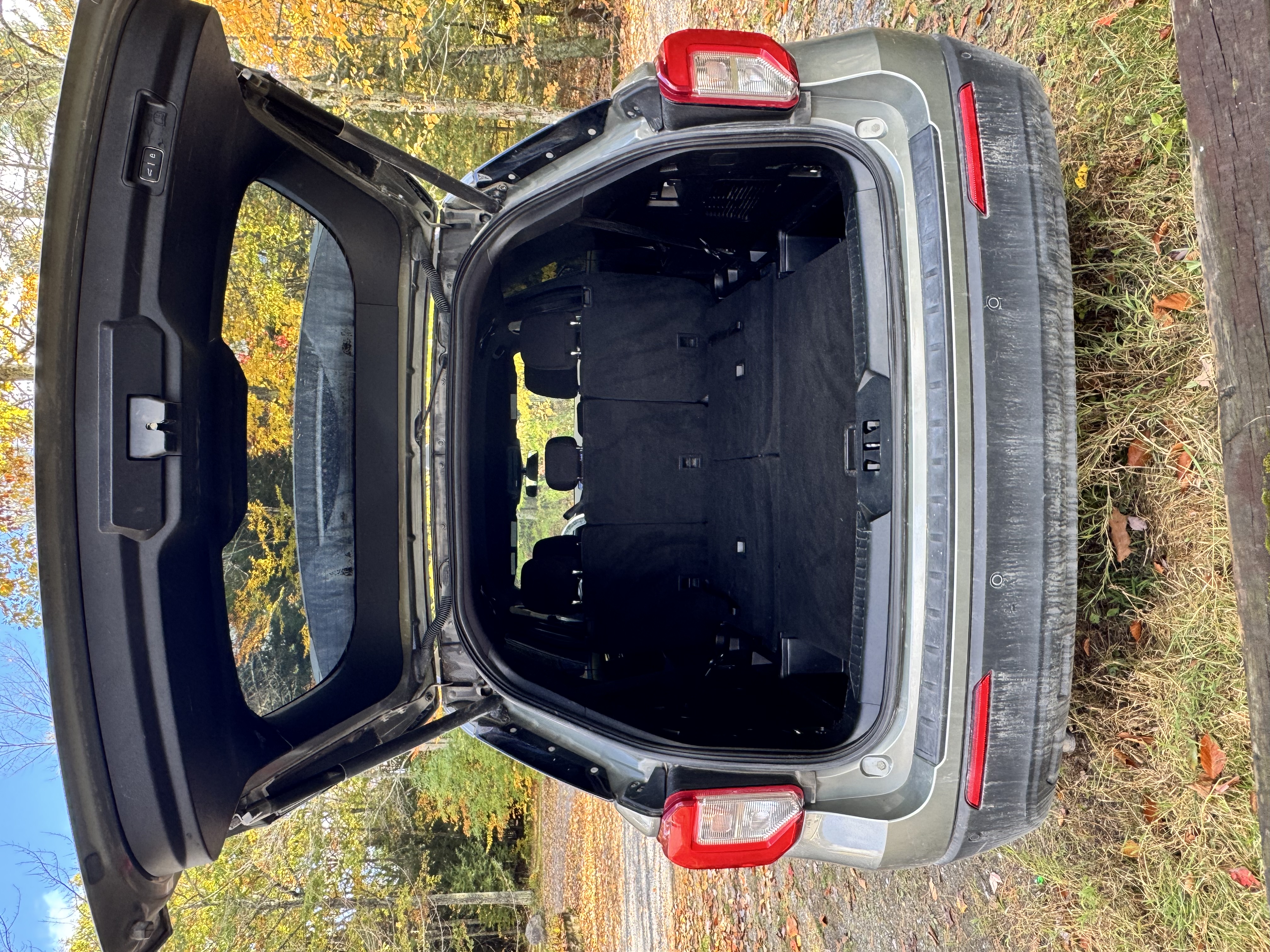 Used 2020 Ford Explorer XLT w/ Comfort Package AWD/4WD image 9