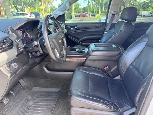 Used 2015 Chevrolet Suburban LT RWD image 10