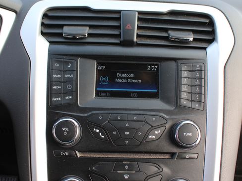 Used 2014 Ford Fusion SE image 18