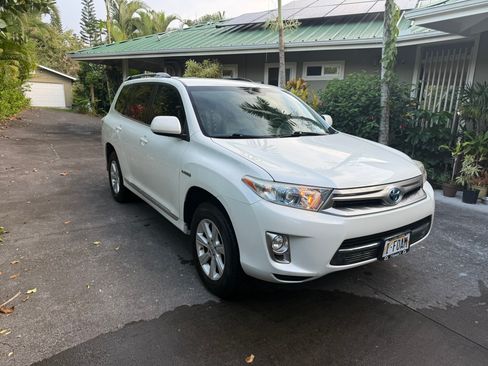 Used 2013 Toyota Highlander Hybrid Sport Utility 4D image 4