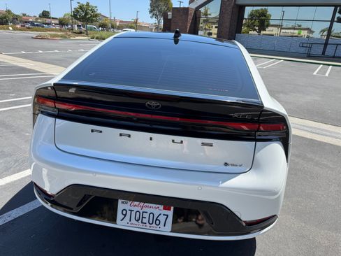 Used 2024 Toyota Prius XLE image 6