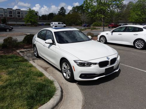Used 2017 BMW 330i Sedan image 28