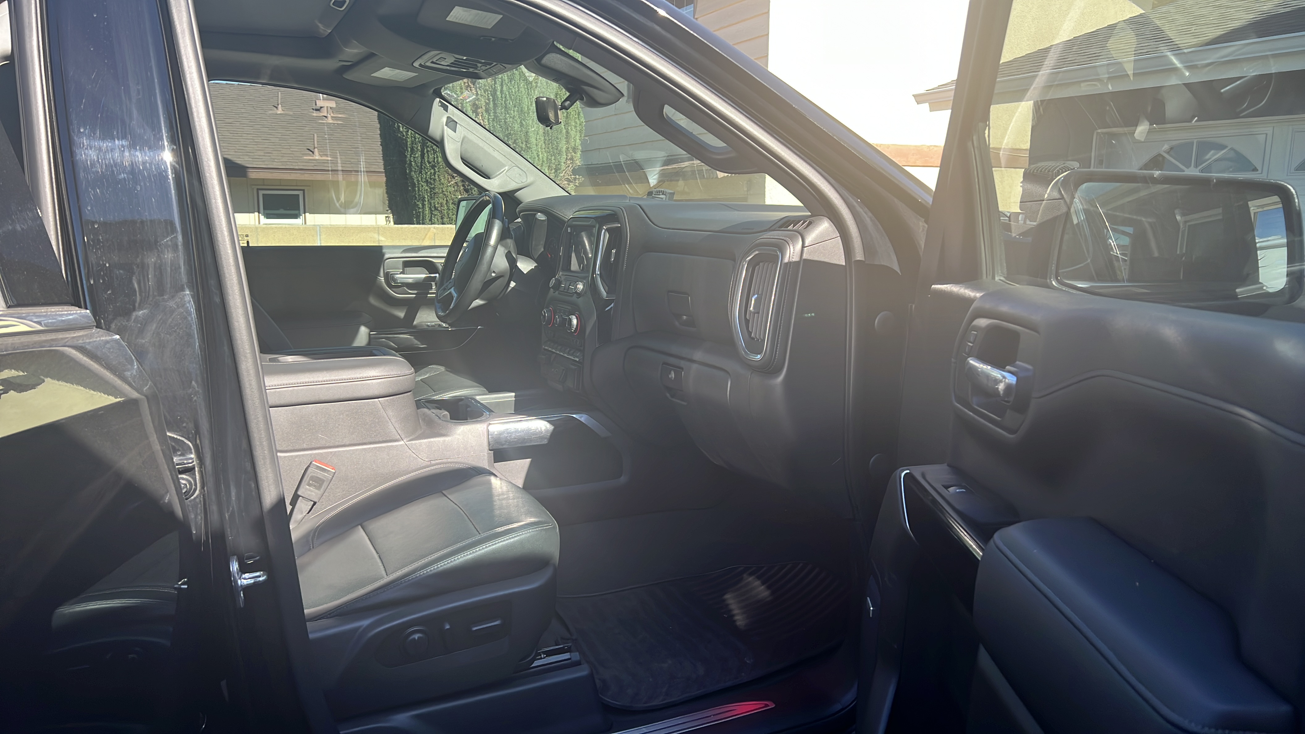 Used 2019 Chevrolet Silverado 1500 LTZ w/ LTZ Premium Package AWD/4WD image 4