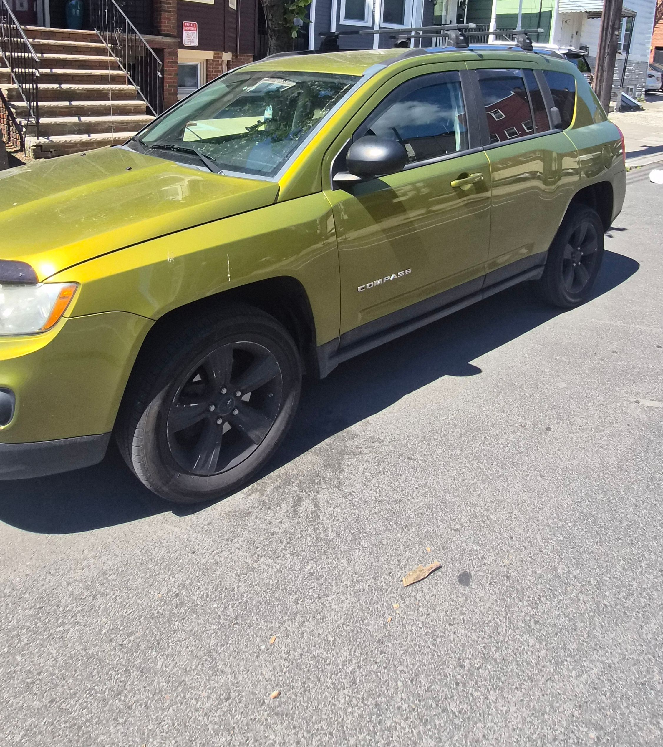 Used 2012 Jeep Compass Latitude AWD/4WD image 2