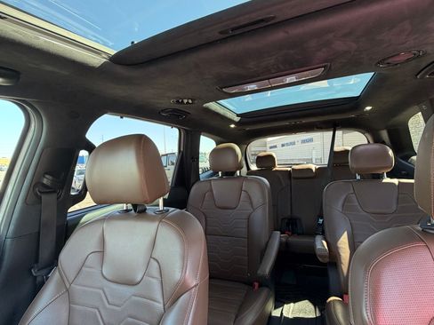 Used 2022 Kia Telluride SX w/ SX Prestige Package image 2