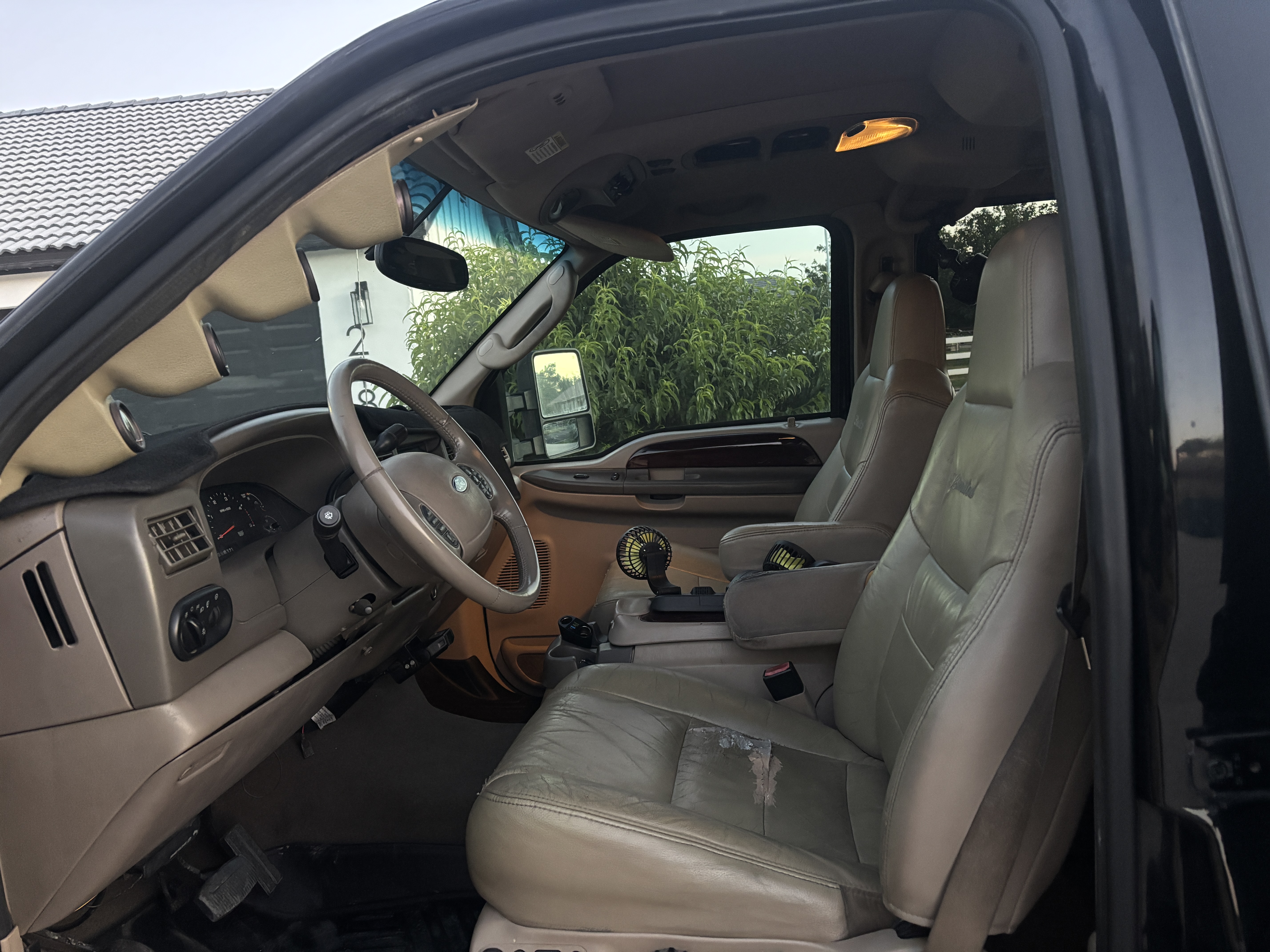 Used 2004 Ford Excursion Limited AWD/4WD image 8