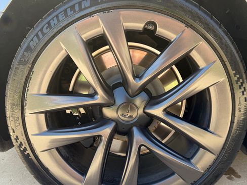 Used 2021 Tesla Model S Plaid image 9