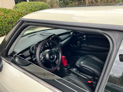 Used 2018 MINI Cooper 2-Door Hardtop image 7