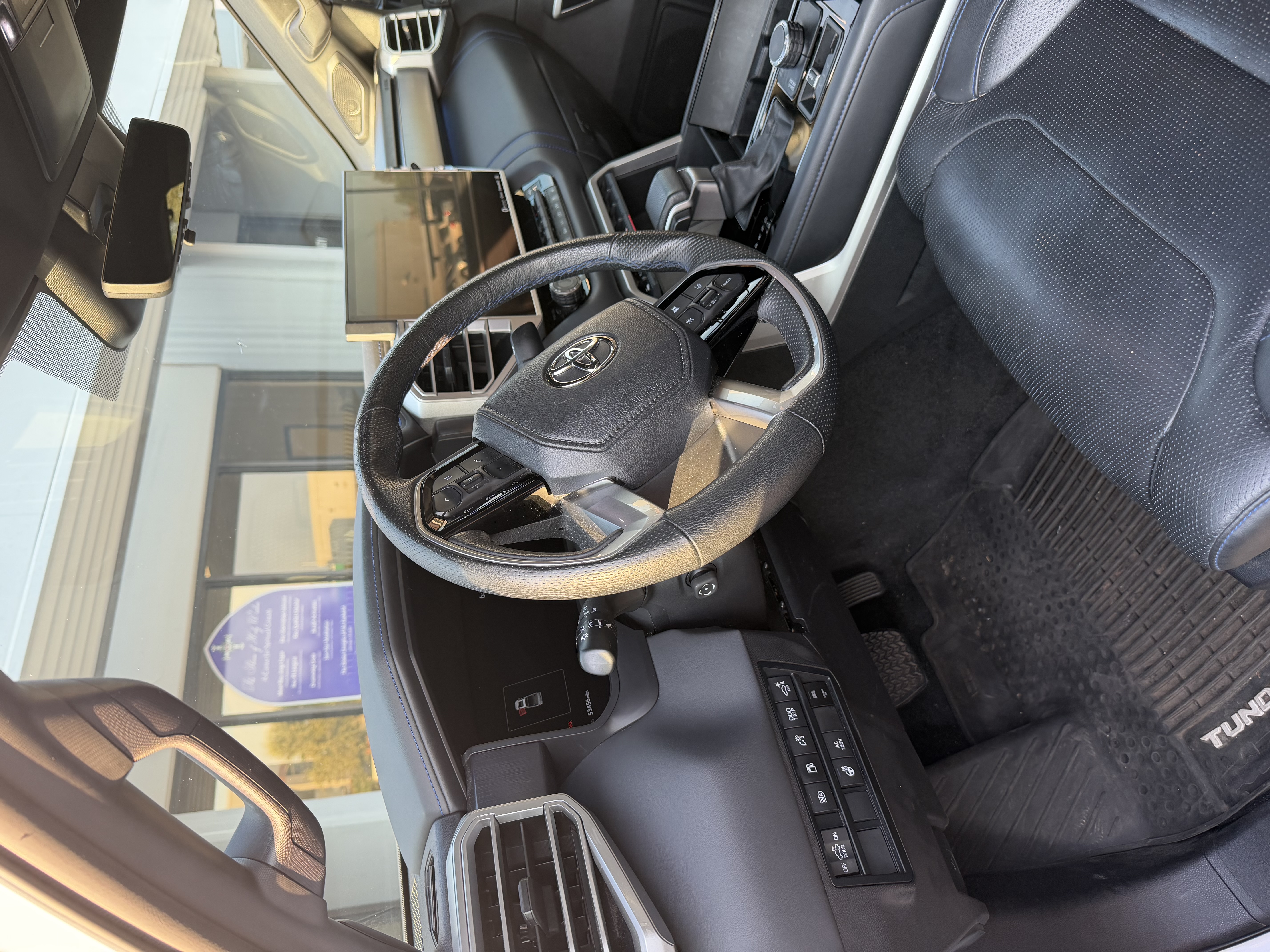 Used 2023 Toyota Tundra Platinum AWD/4WD image 5