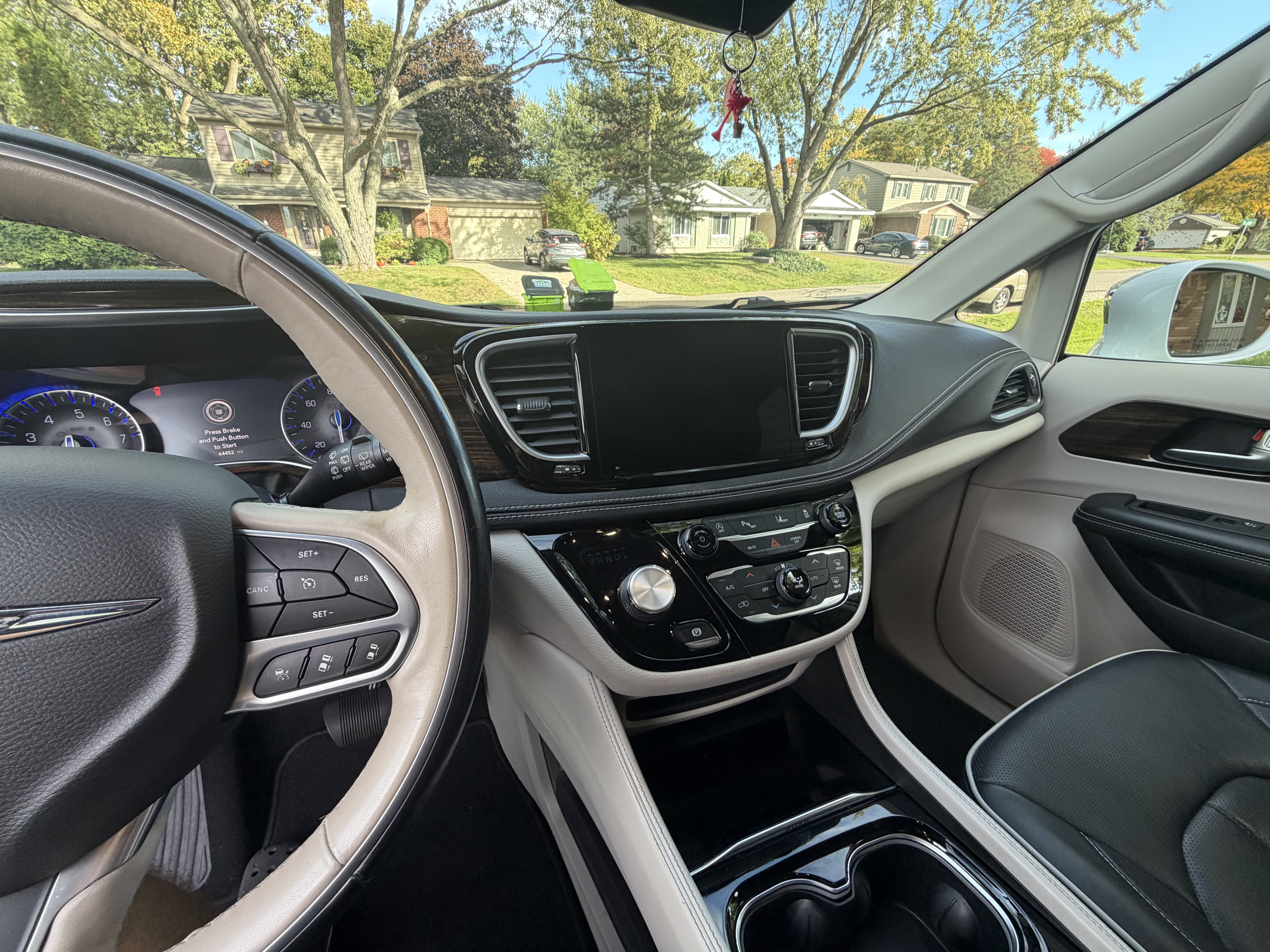 Used 2021 Chrysler Pacifica Limited AWD/4WD image 11