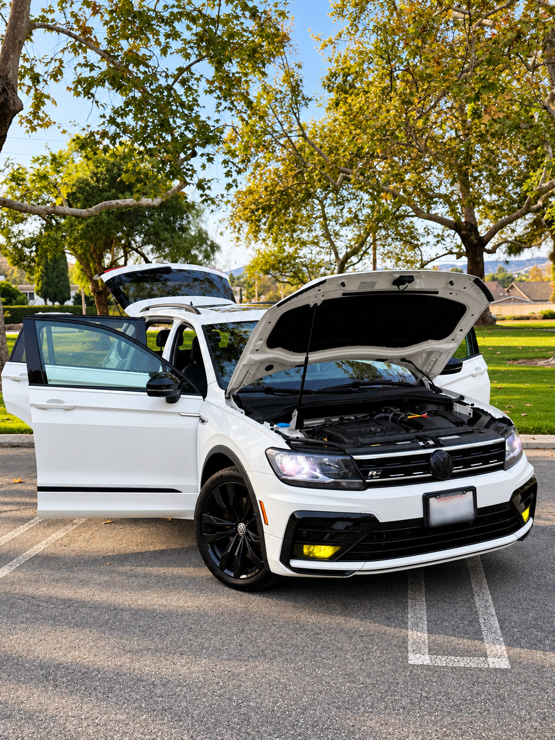 Used 2020 Volkswagen Tiguan SE R-Line FWD image 8
