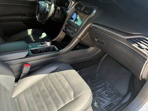 Used 2017 Ford Fusion Energi SE FWD image 13