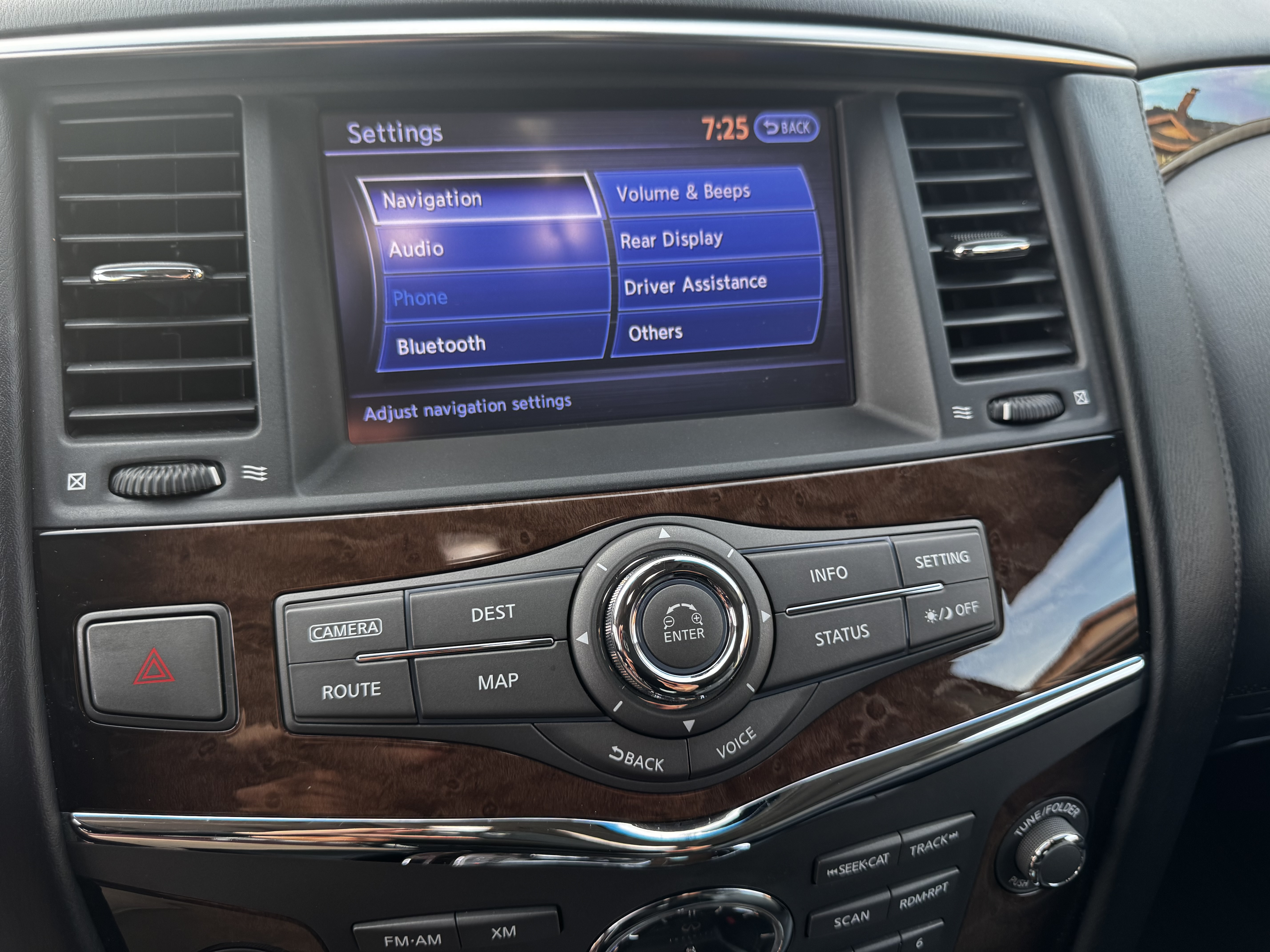 Used 2013 INFINITI QX56 4WD w/ Deluxe Touring Pkg image 6