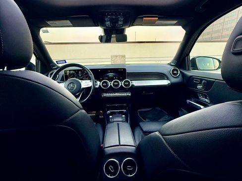 Used 2021 Mercedes-Benz GLB 250 4MATIC w/ AMG Line image 10