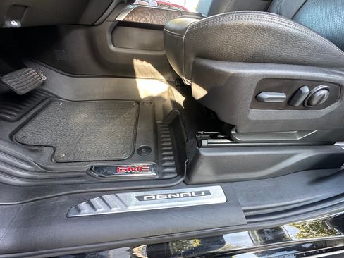 Used 2022 GMC Sierra 3500 Denali w/ Denali Black Diamond Edition image 14