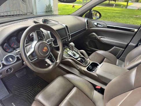 Used 2016 Porsche Cayenne Diesel AWD/4WD image 1