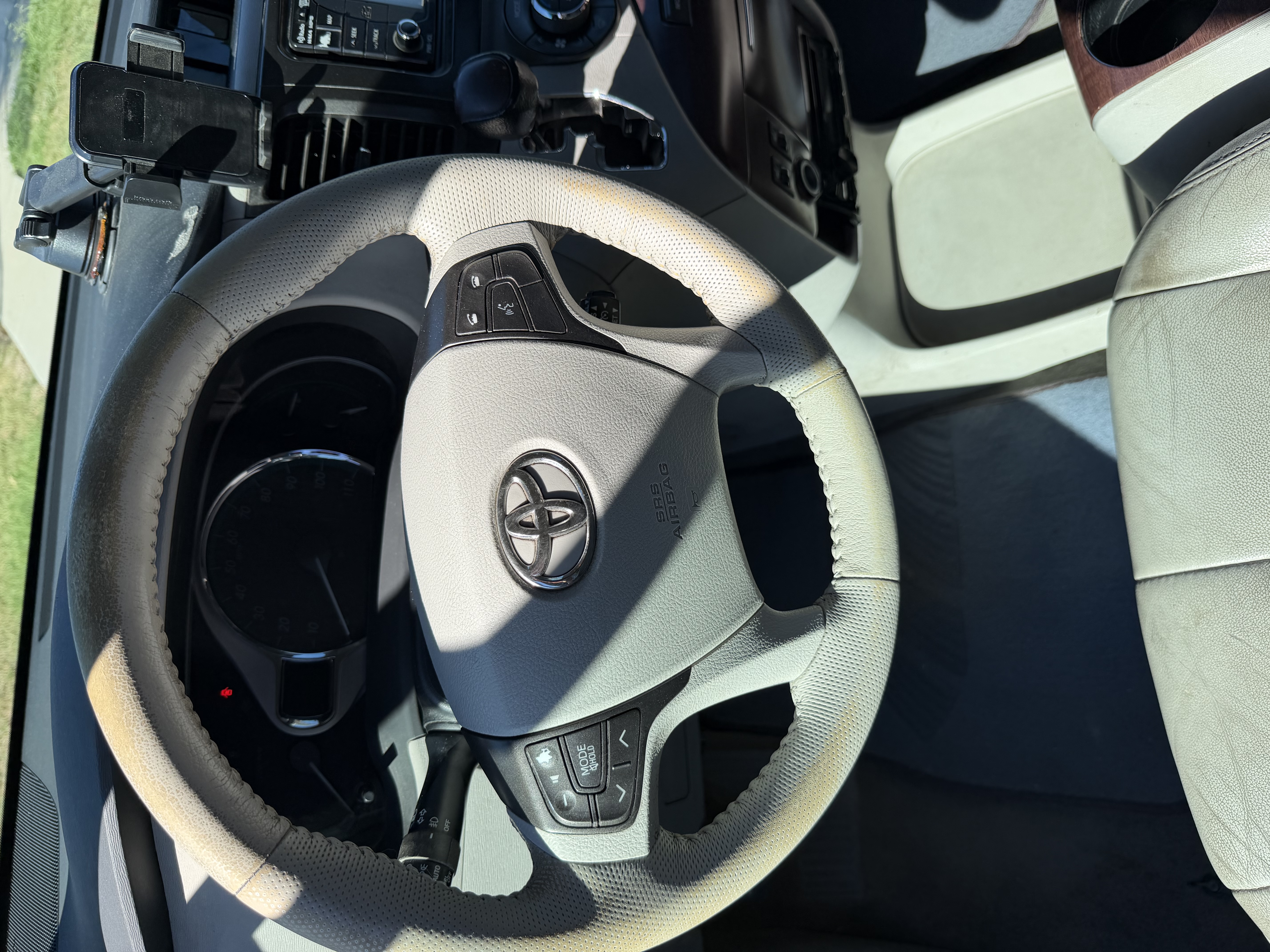 Used 2012 Toyota Sienna XLE FWD image 13