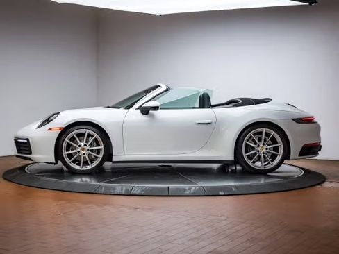 Used 2022 Porsche 911 Carrera image 2