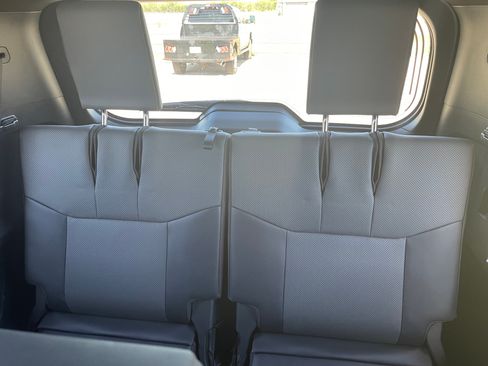 Used 2026 Lexus GX 550 w/ Cold Area Package AWD/4WD image 9