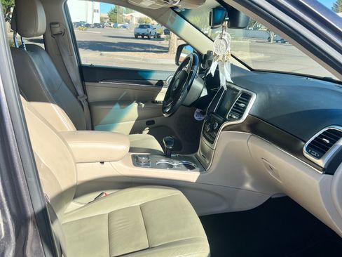 Used 2015 Jeep Grand Cherokee Limited w/ Trailer Tow Group IV image 12