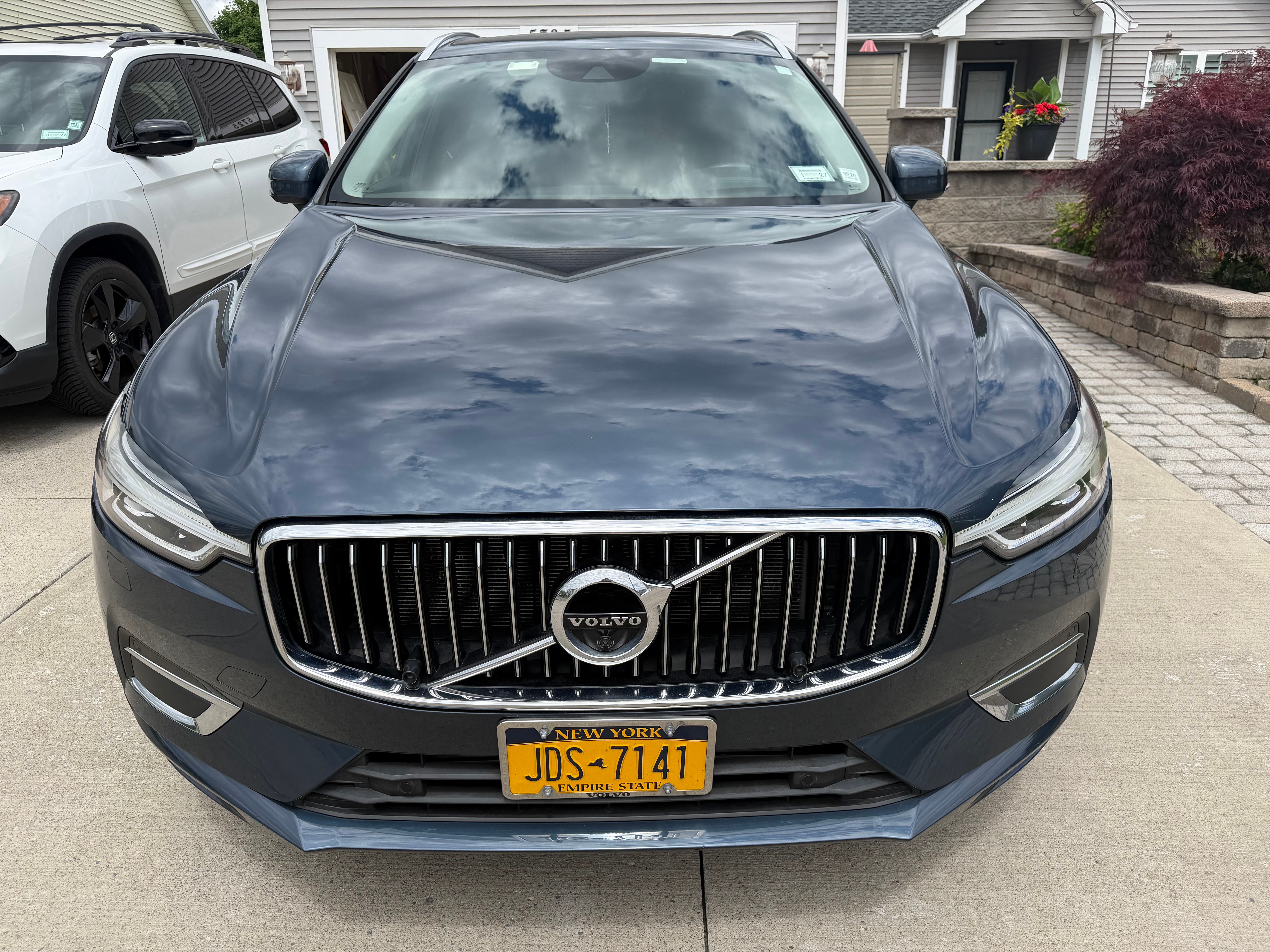 Used 2019 Volvo XC60 T6 Inscription w/ Protection Package Premier AWD/4WD image 1