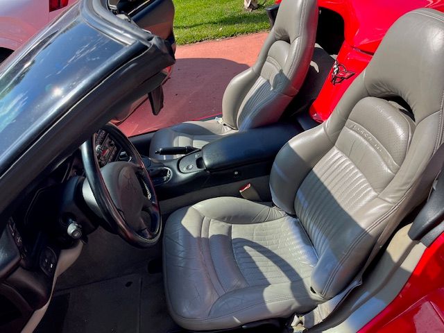 Used 2000 Chevrolet Corvette Convertible RWD image 15