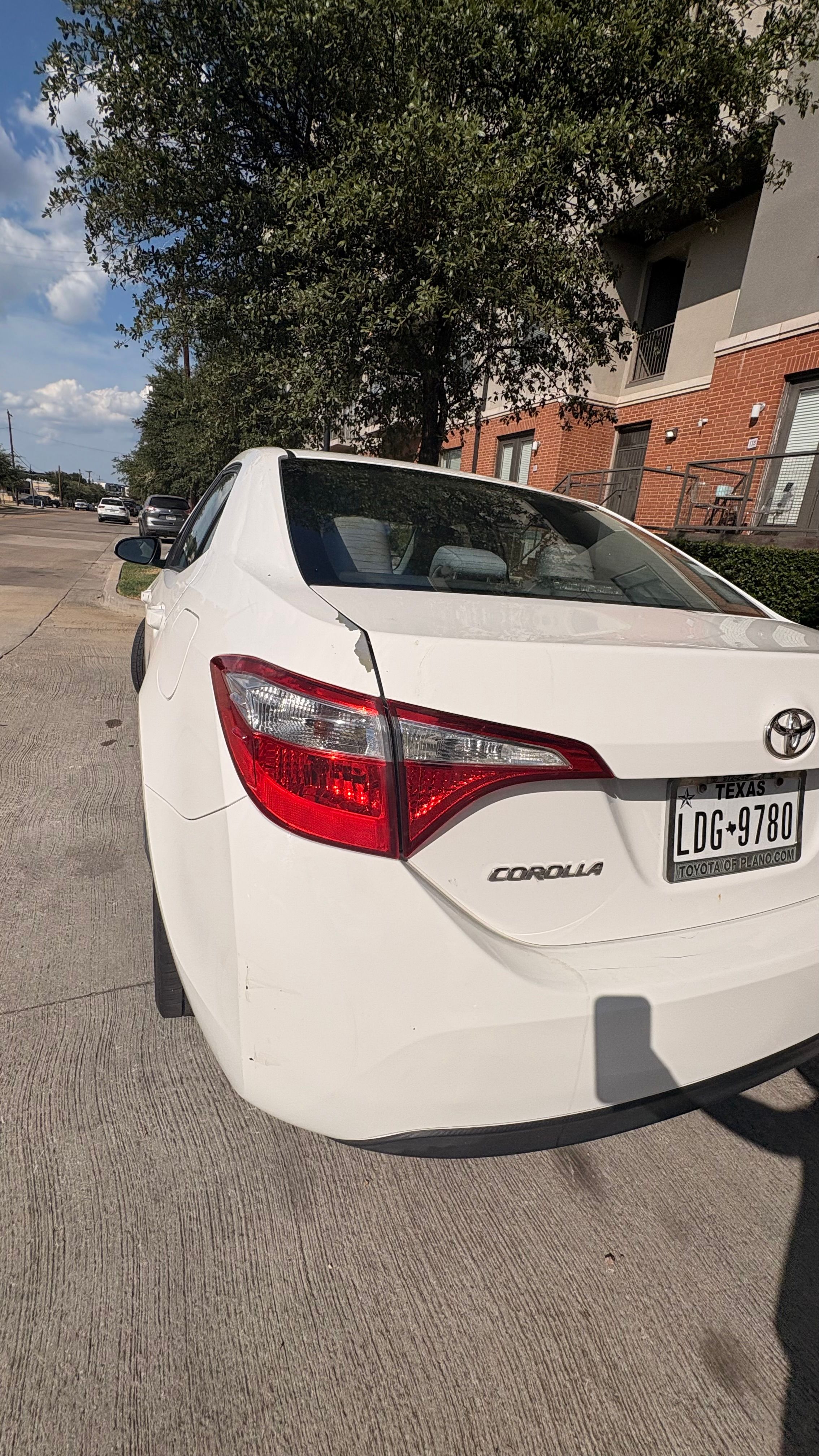 Used 2015 Toyota Corolla LE FWD image 6