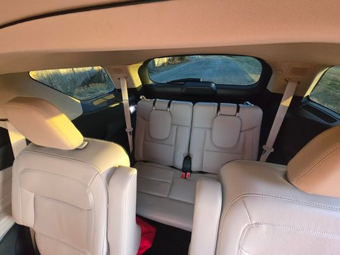 Used 2021 Ford Explorer Limited w/ Equipment Group 301A image 13