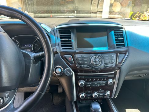 Used 2013 Nissan Pathfinder Platinum w/ Platinum Premium Pkg image 19