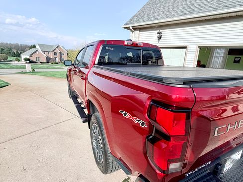 Used 2024 Chevrolet Colorado LT w/ LT Convenience Package III image 2