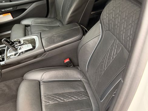 Used 2018 BMW 750i image 6