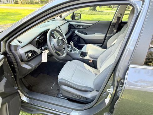 Used 2025 Subaru Outback Premium image 4