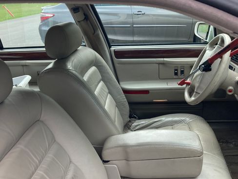 Used 1996 Cadillac De Ville Sedan image 4