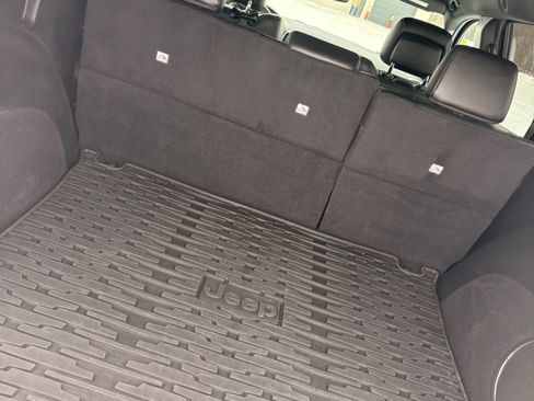 Used 2020 Jeep Grand Cherokee Laredo w/ Quick Order Package 2BN North image 8