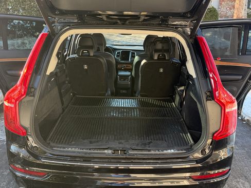 Used 2022 Volvo XC90 T6 Momentum w/ Climate Package image 2