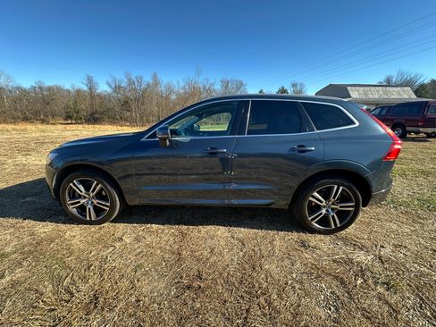 Used 2021 Volvo XC60 T6 Momentum image 1