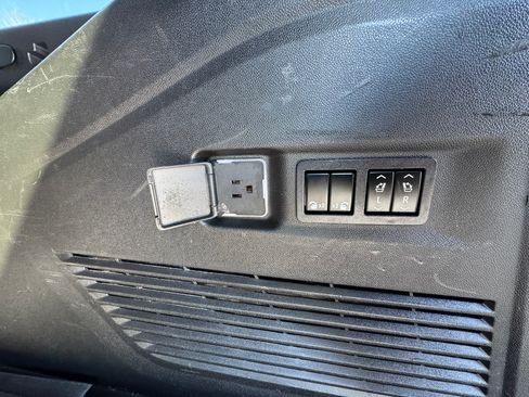 Used 2022 Chevrolet Suburban RST w/ Luxury Package image 26