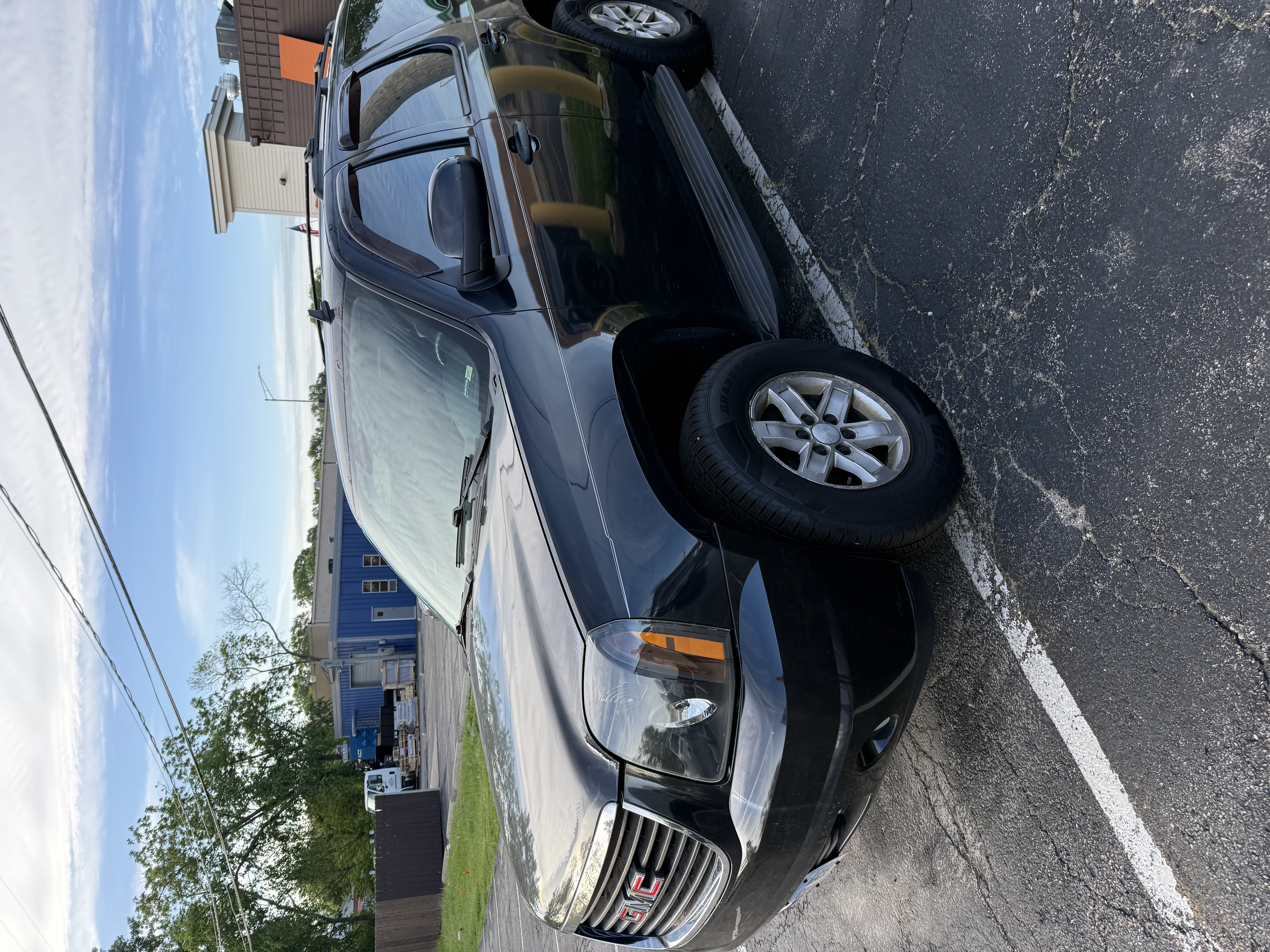 Used 2010 GMC Yukon SLT AWD/4WD image 1