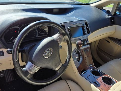 Used 2010 Toyota Venza AWD image 6