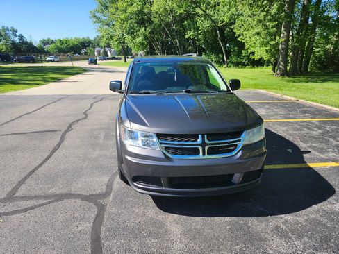 Used 2019 Dodge Journey SE FWD image 2