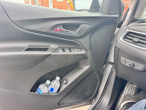 Used 2019 Chevrolet Equinox LT w/ Driver Convenience Package image 5