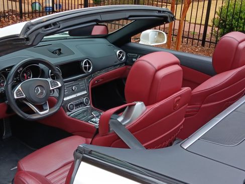 Used 2017 Mercedes-Benz SL 550 image 9