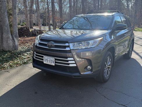 Used 2017 Toyota Highlander XLE image 8