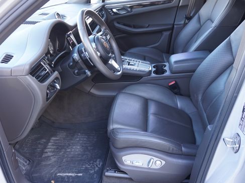 Used 2019 Porsche Macan S image 21