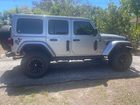 Used 2019 Jeep Wrangler Unlimited Sahara image 4